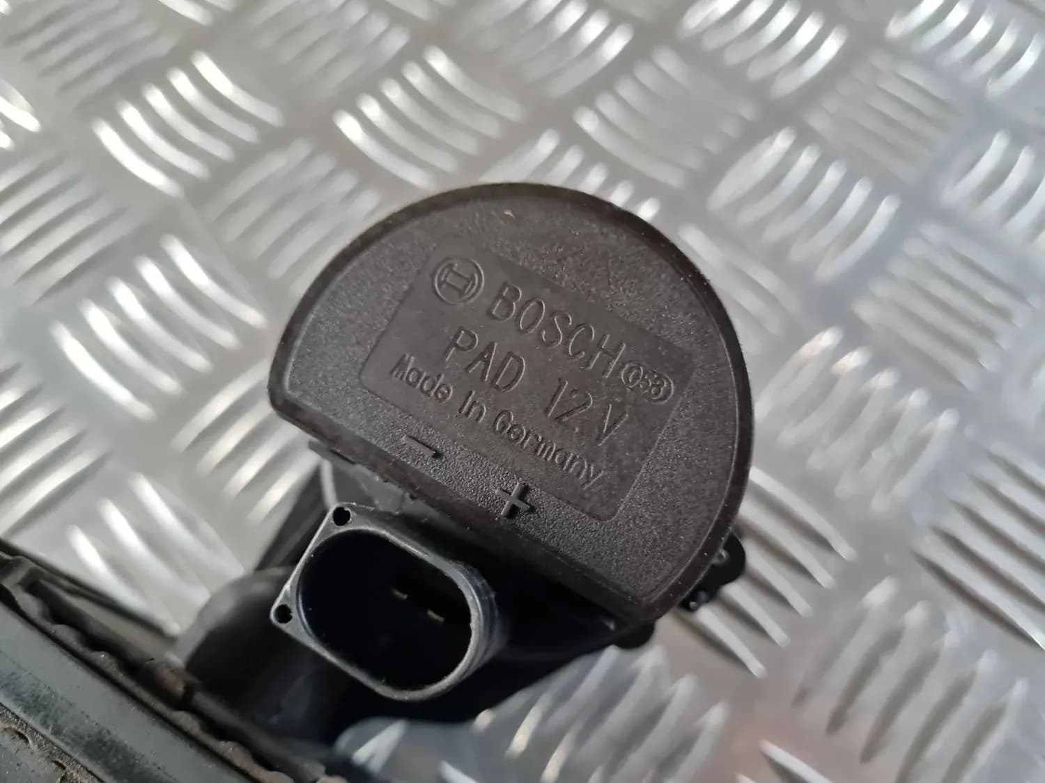 Radiaatori ventiil AUDI A6 2008 - foto 2