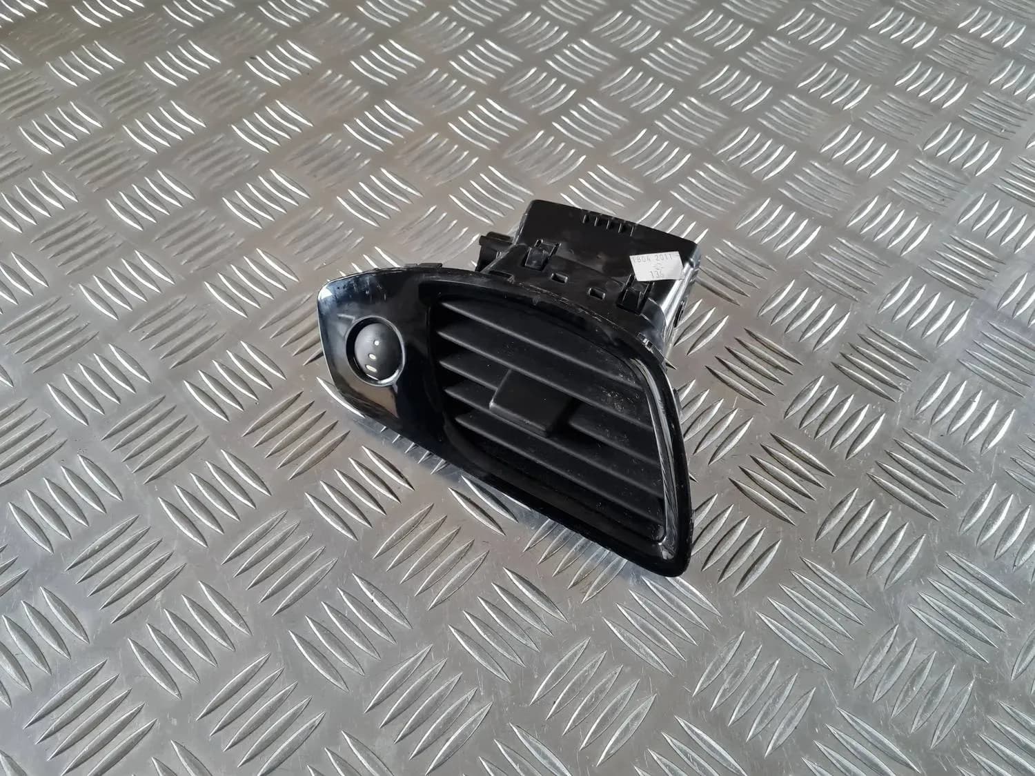 Armatuurlaua ventilatsiooniava, vasakpoolne RENAULT SCENIC III 2011