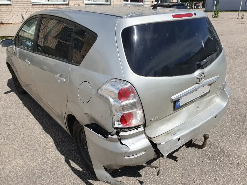 Lahtivõetud auto foto 3