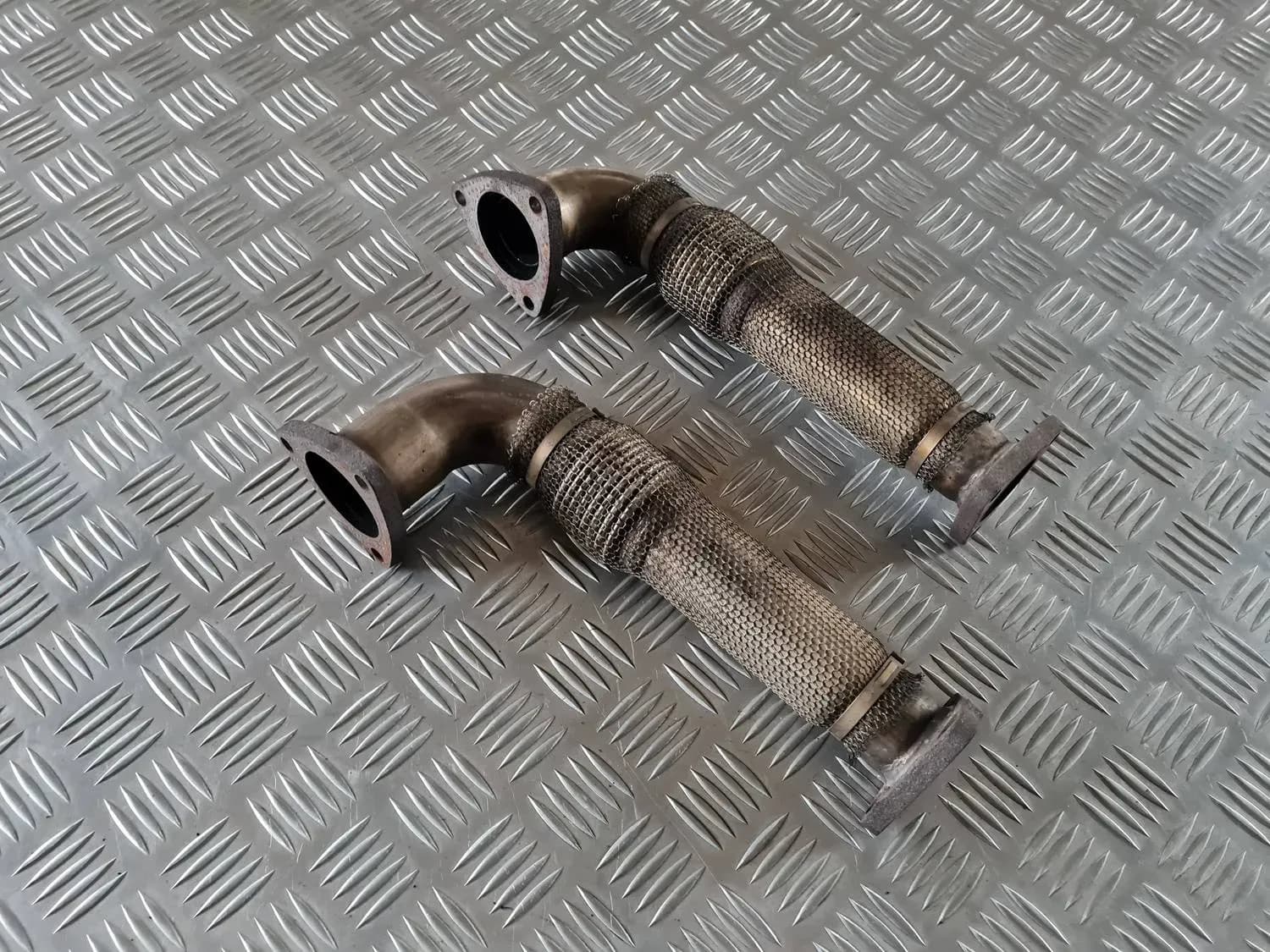 Turbo väljalasketoru AUDI A6 2008 - foto 1