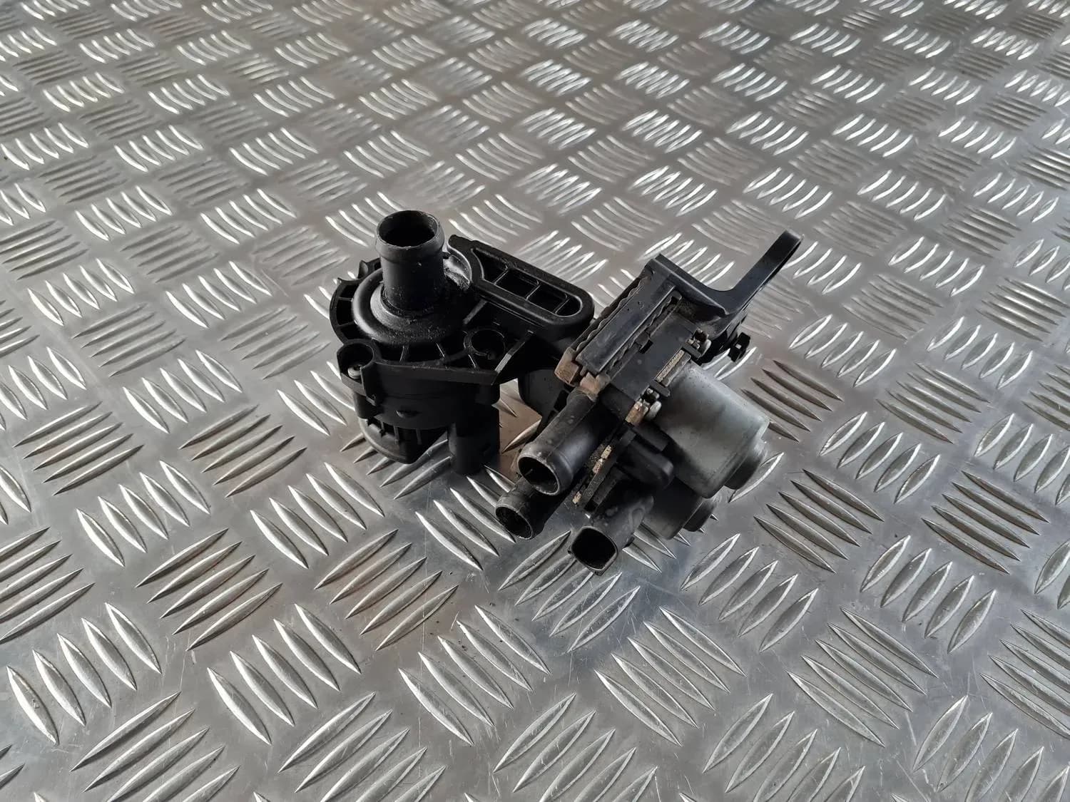 Radiaatori ventiil AUDI A6 2008 - foto 5
