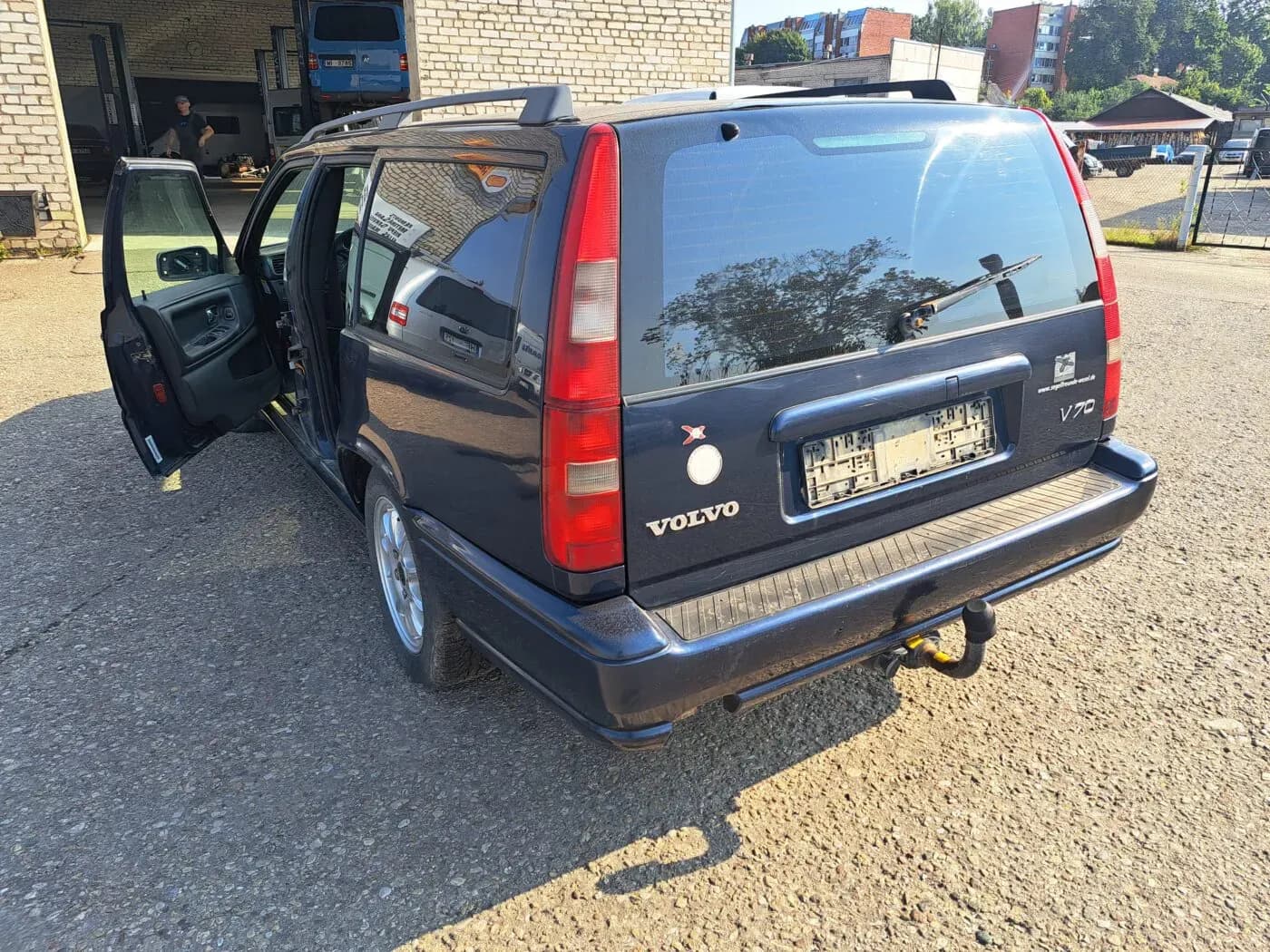 Lahtivõetud auto foto 2