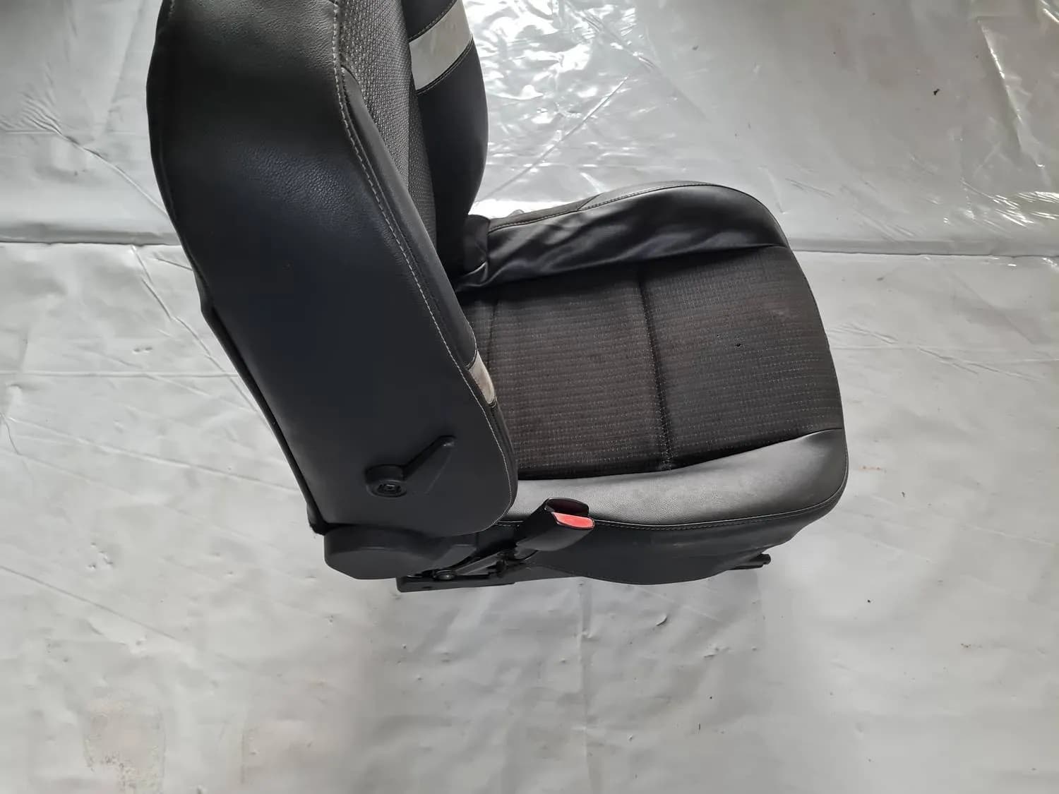 Vasakpoolne esiiste RENAULT SCENIC III 2011 - foto 1