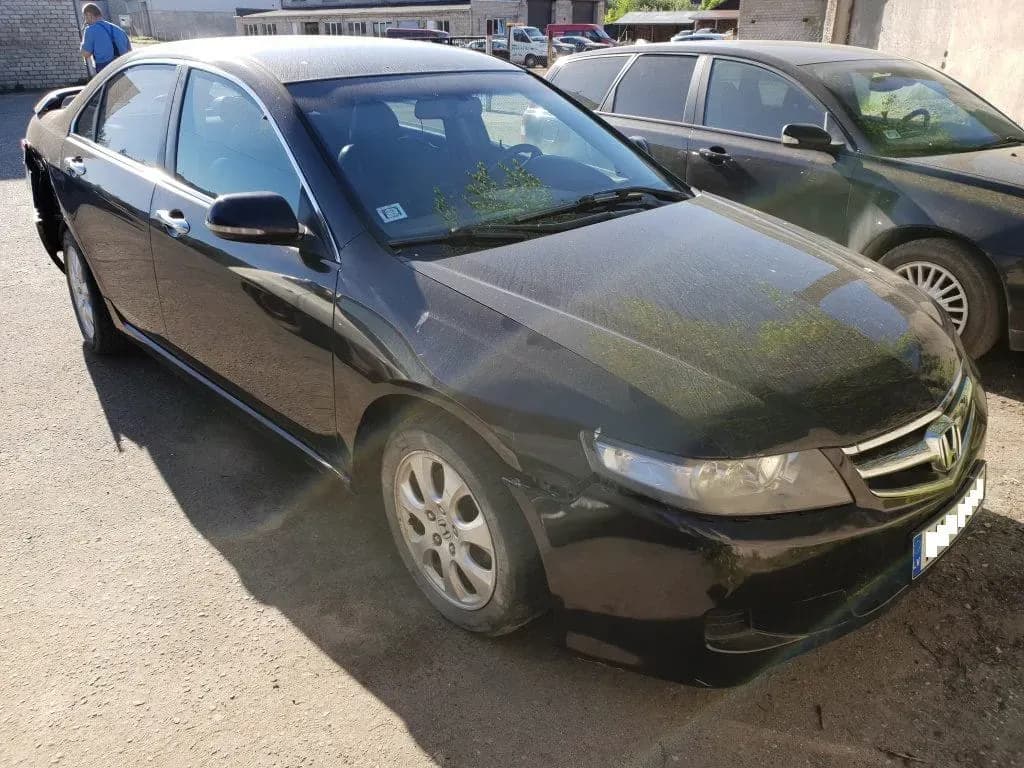 Lahtivõetud auto foto 2