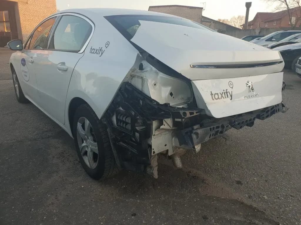 Lahtivõetud auto foto 3