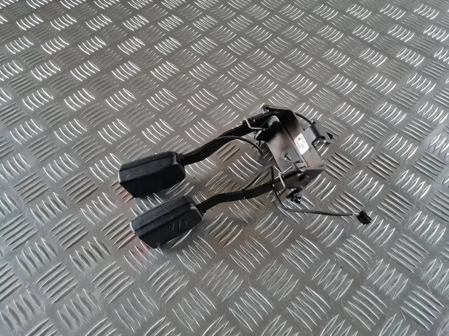 Topelt Pandlaga turvavöö tagaistmel RENAULT SCENIC III 2011 - foto 1