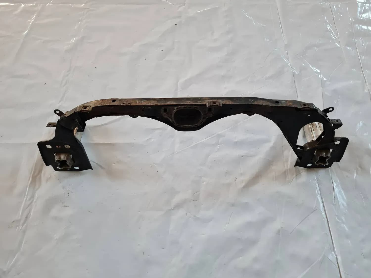Radiaatori eesmine risttala AUDI A6 2008 - foto 5