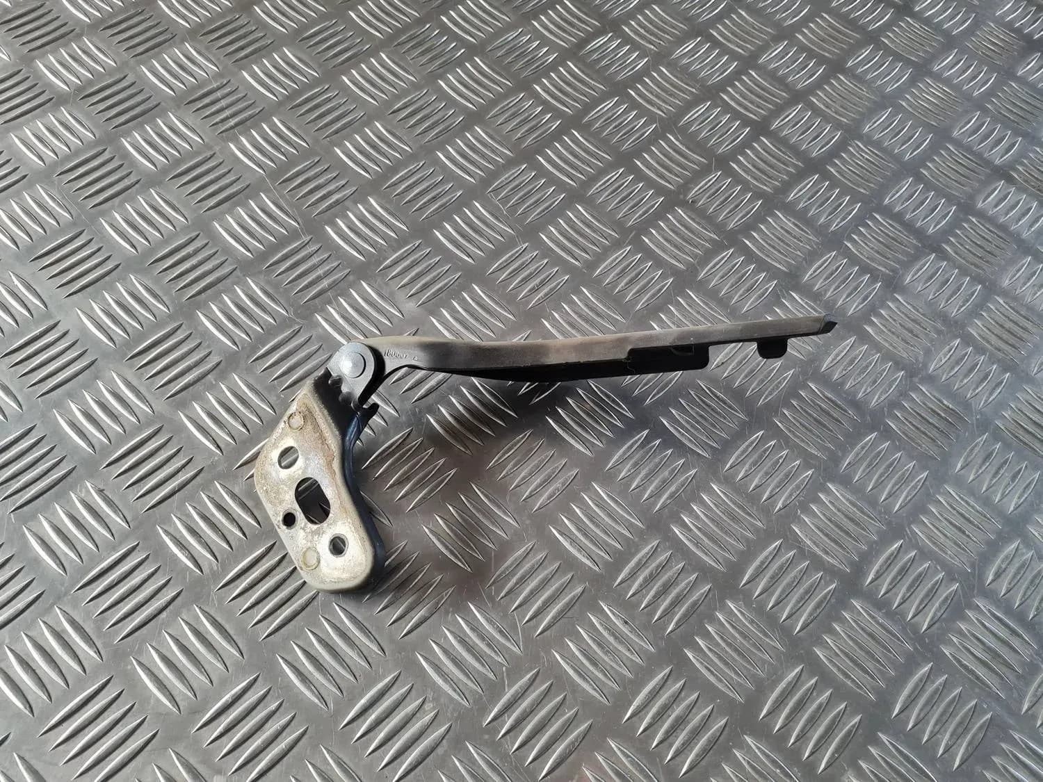 Kapoti hinge, paremale AUDI A6 2008 - foto 2