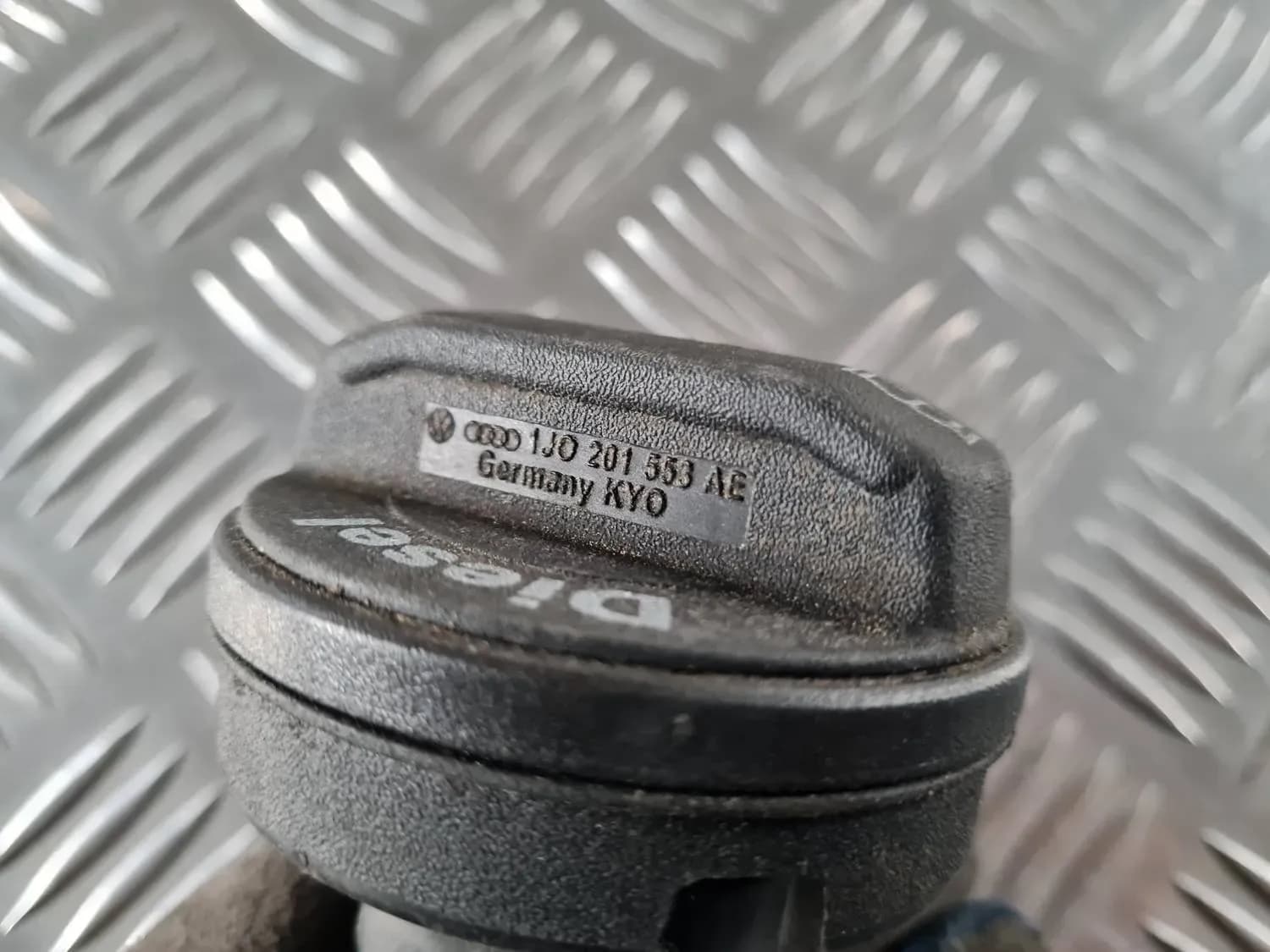 Kütuse täiteava kork AUDI A6 2008 - foto 2