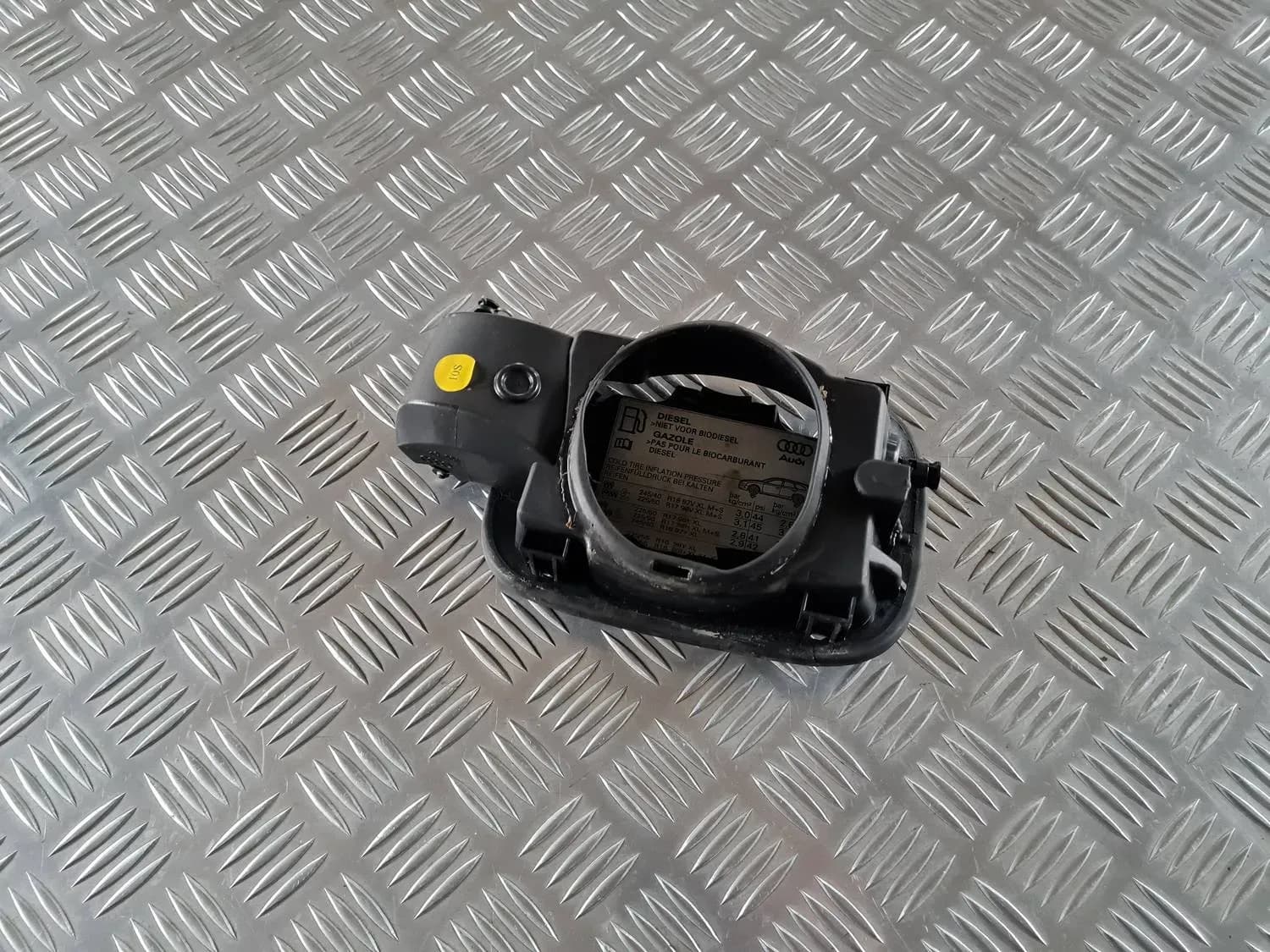 Kütusepaagi kork AUDI A6 2008 - foto 3