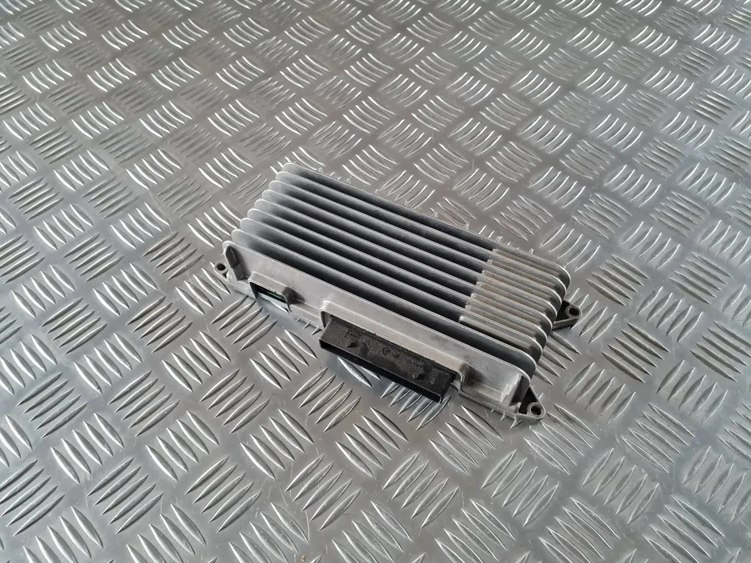 Helivõimendiüksus AUDI A6 2008 - foto 1
