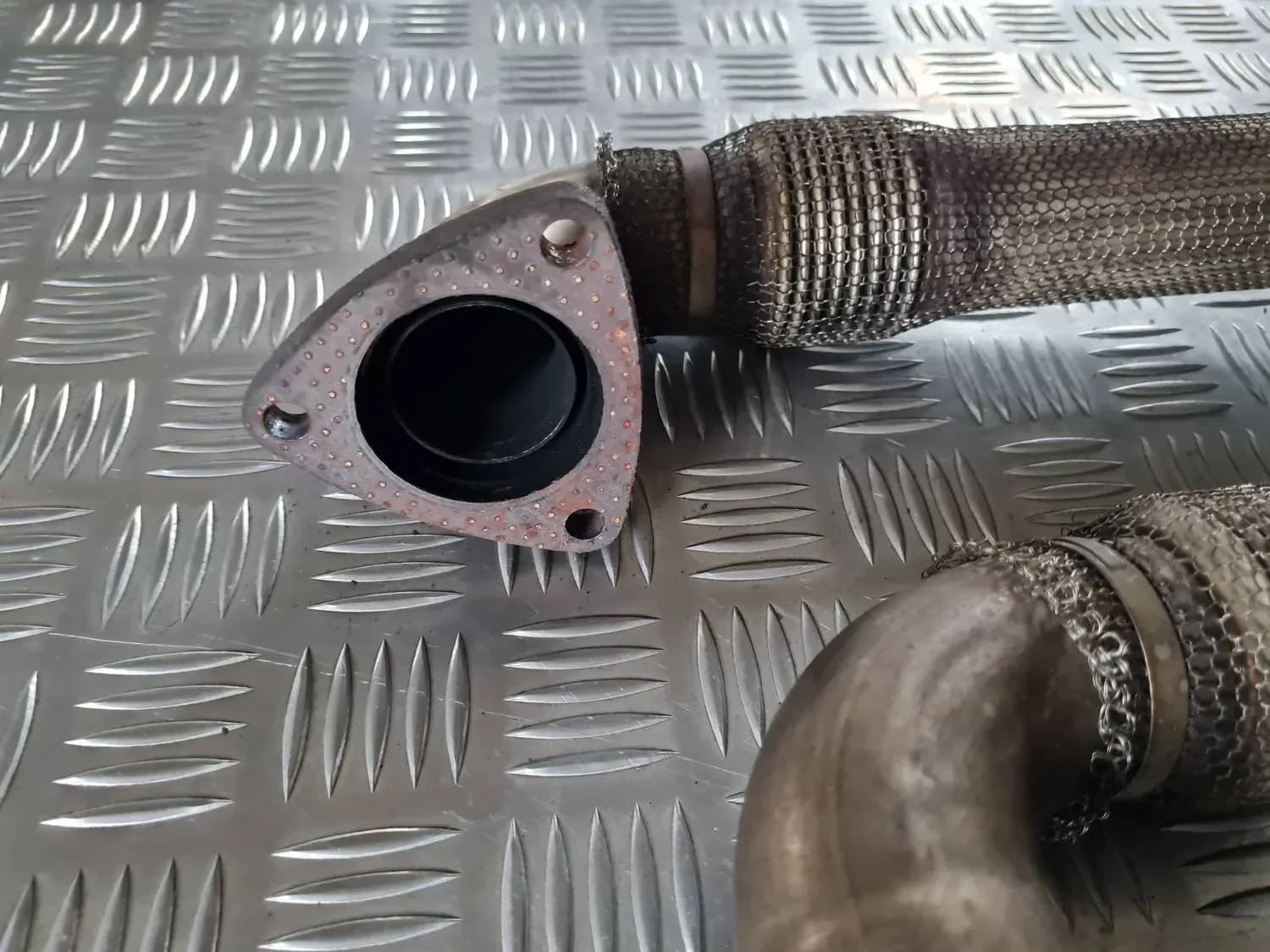 Turbo väljalasketoru AUDI A6 2008 - foto 2