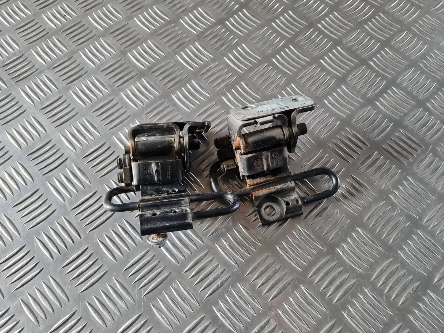 Uksesangad AUDI A6 2008 - foto 2