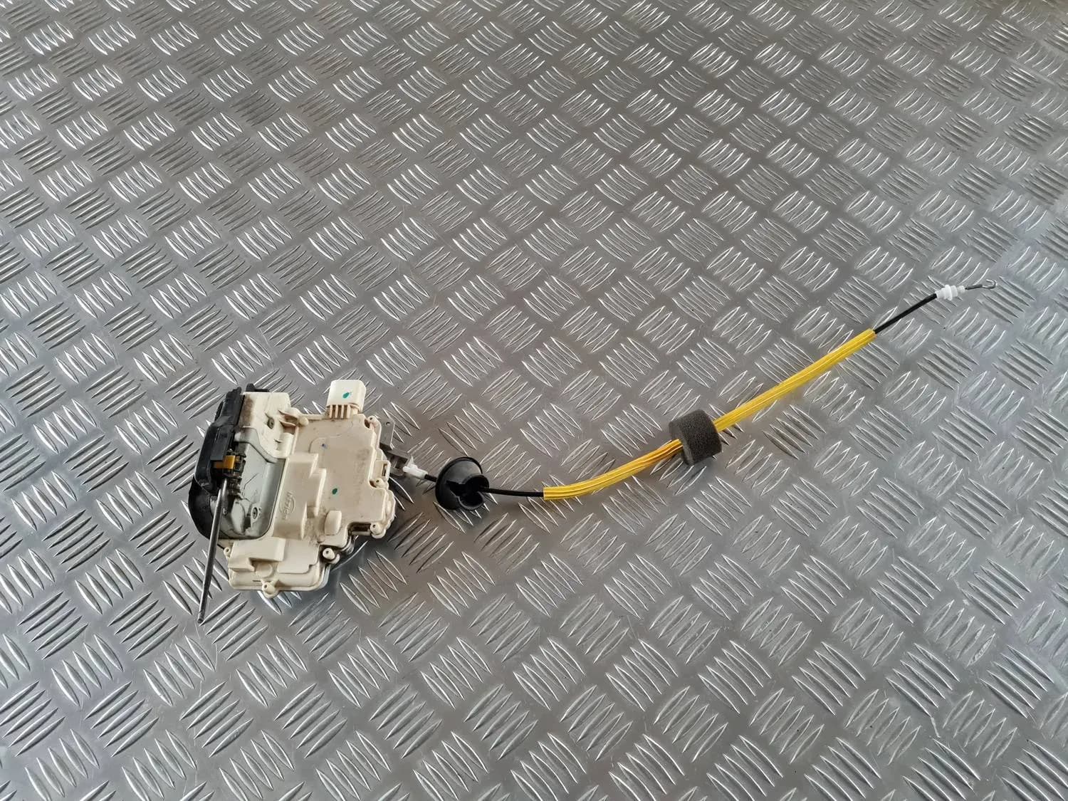 Tagumise vasaku ukse lukk AUDI A6 2008