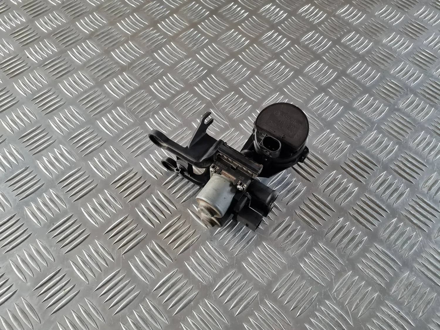 Radiaatori ventiil AUDI A6 2008 - foto 1