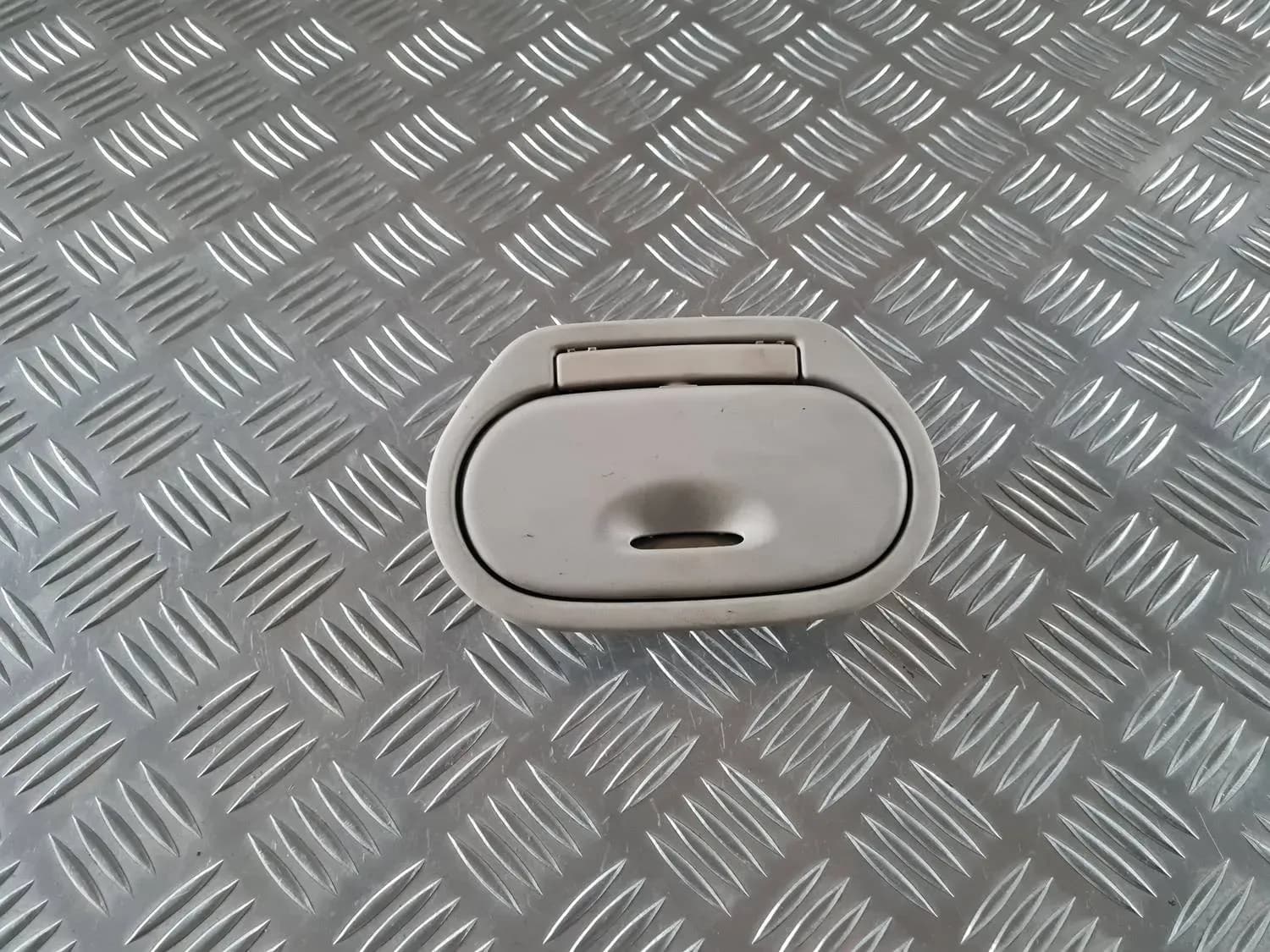 Laes asuv hoiuruum RENAULT SCENIC III 2011 - foto 2