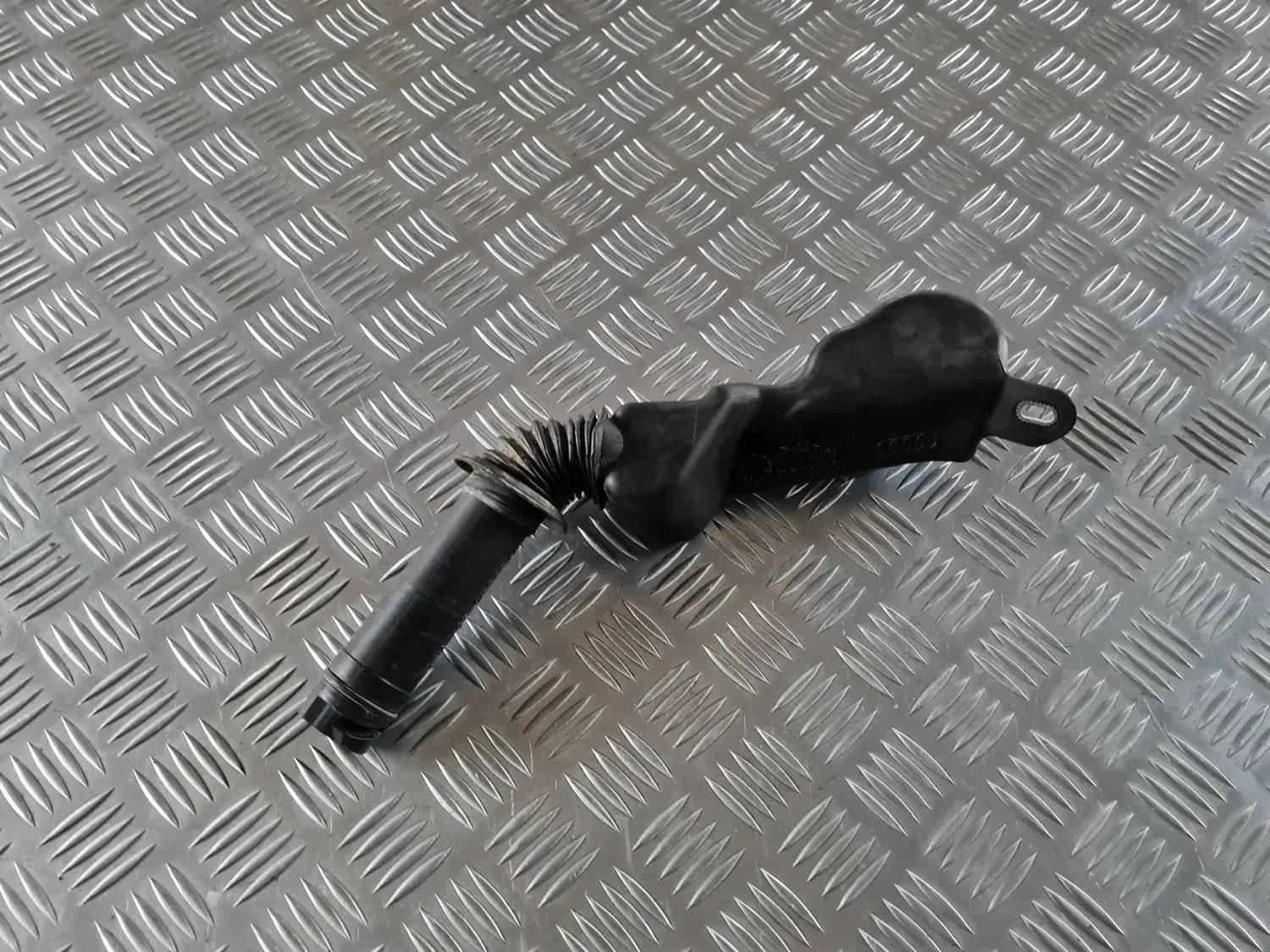 Pesuvahendi paagi täitetoru AUDI A6 2008 - foto 1