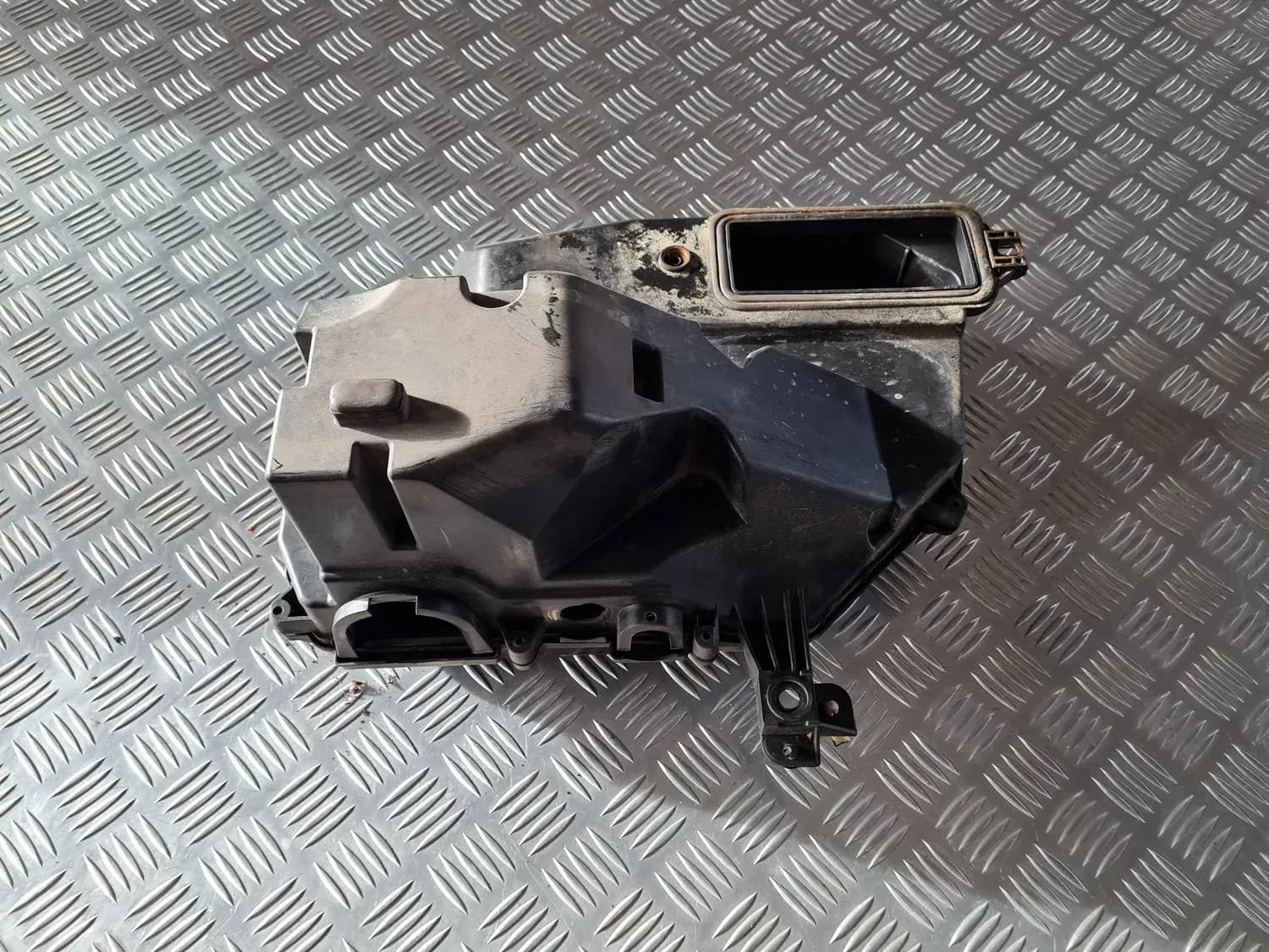 Kaitsekarbi korpus AUDI A6 2008 - foto 1