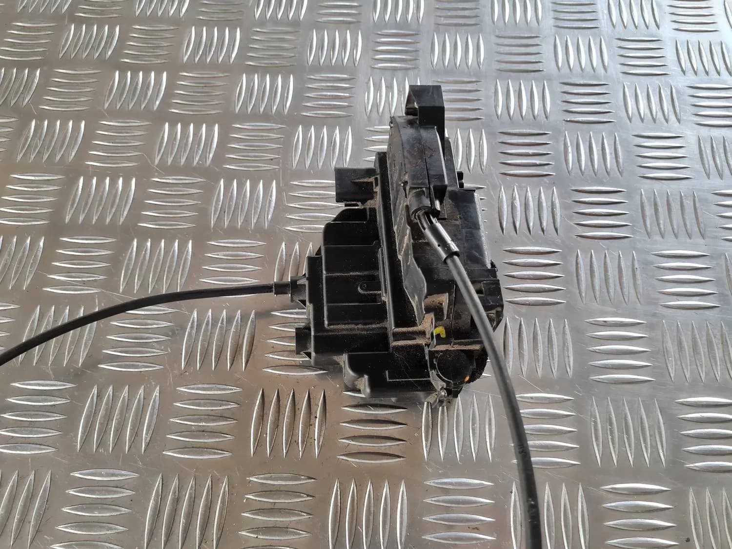 Tagumise parempoolse ukse lukk RENAULT SCENIC III 2011 - foto 3