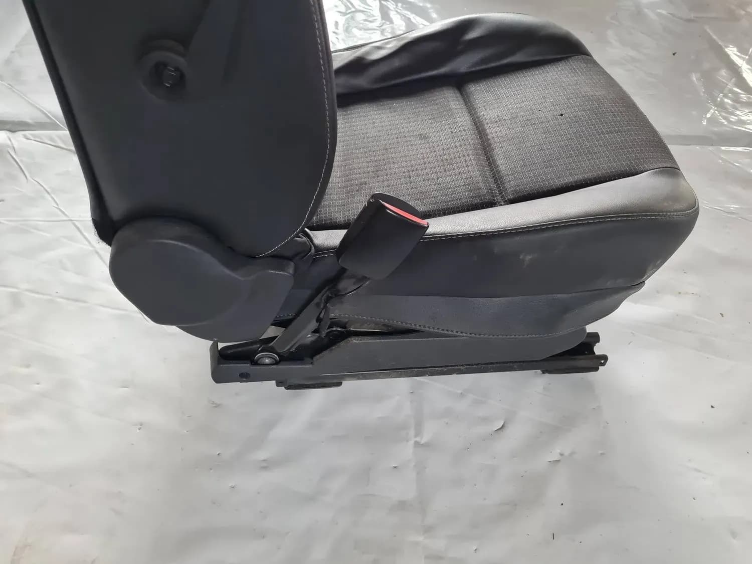 Vasakpoolne esiiste RENAULT SCENIC III 2011 - foto 4