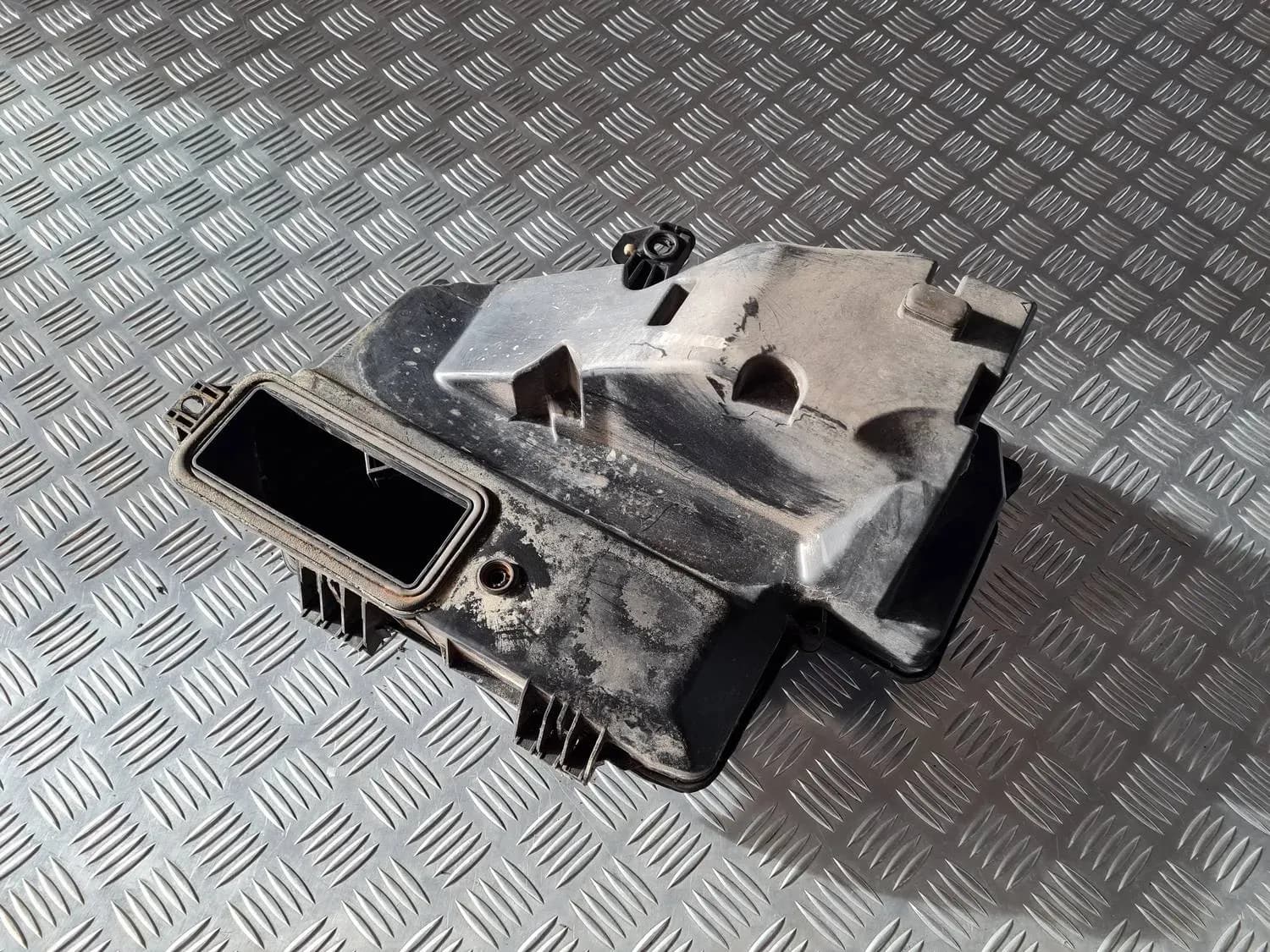 Kaitsekarbi korpus AUDI A6 2008 - foto 3