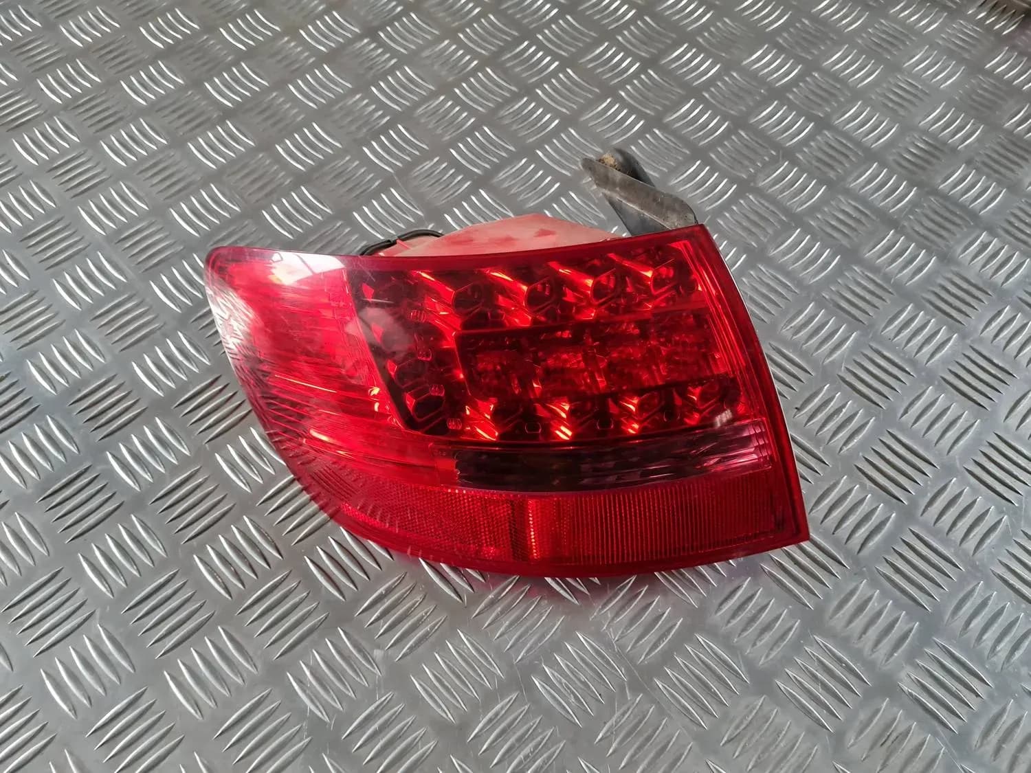 Tagatuli vasak AUDI A6 2008
