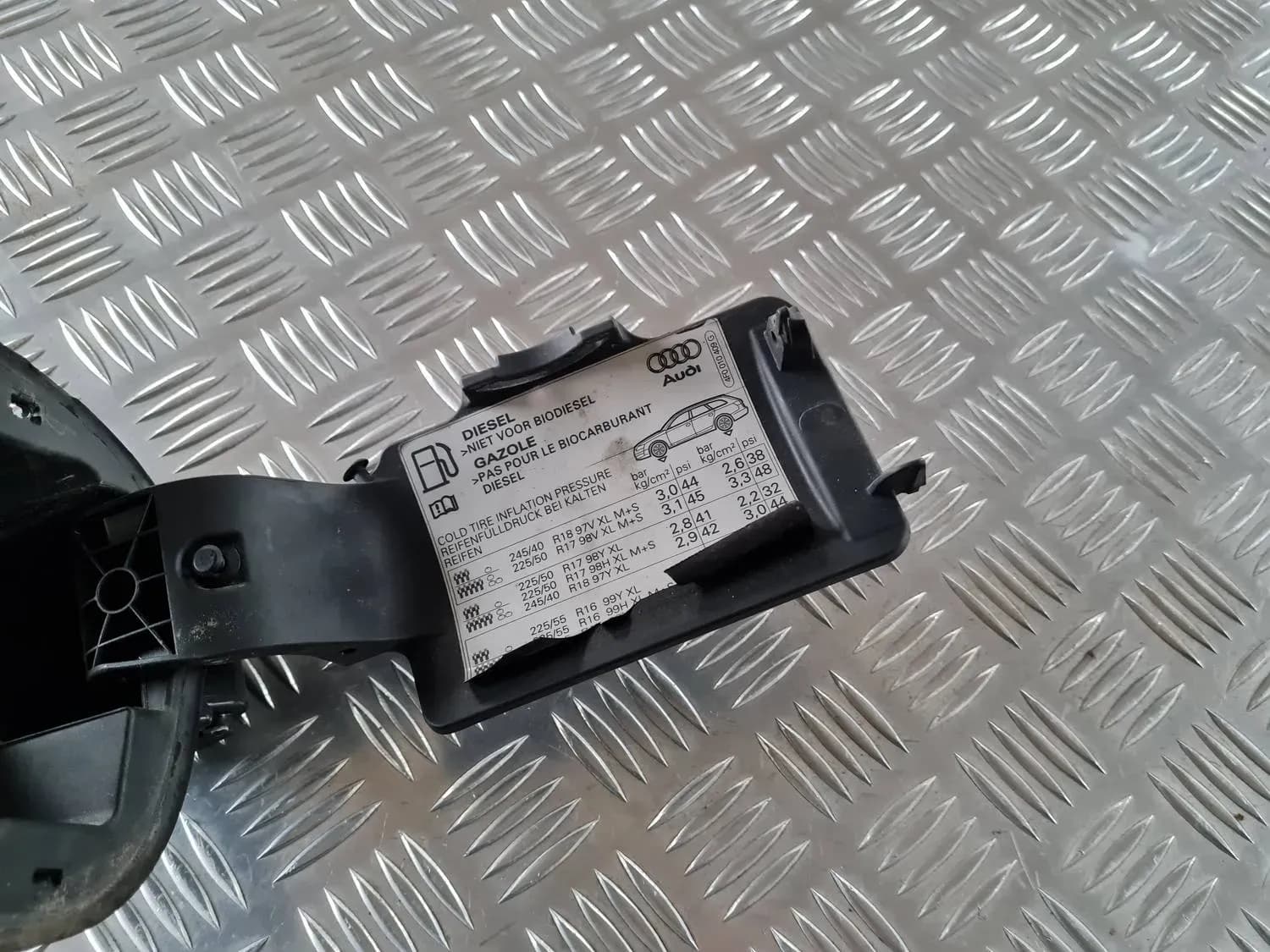 Kütusepaagi kork AUDI A6 2008 - foto 5