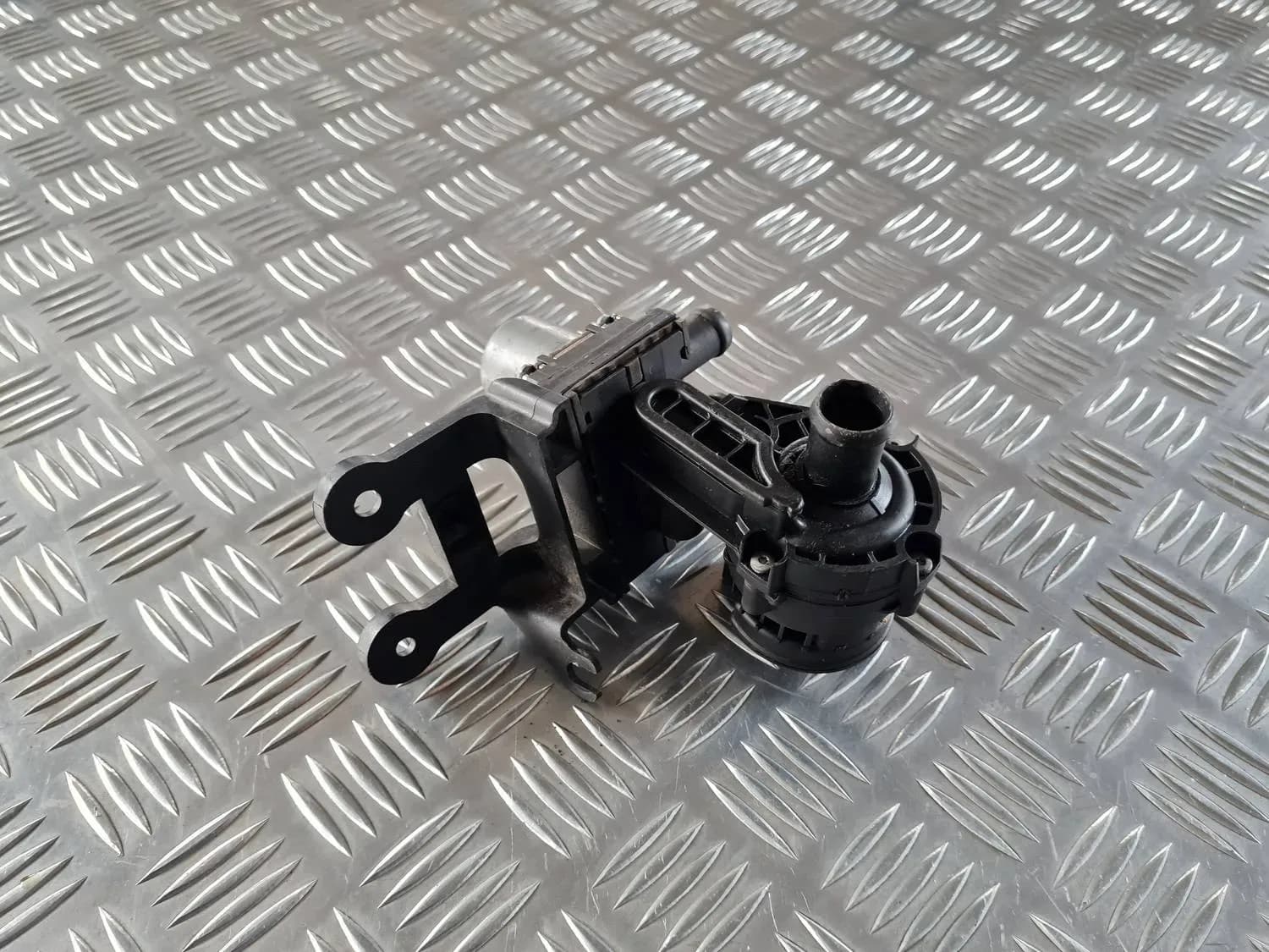 Radiaatori ventiil AUDI A6 2008 - foto 6