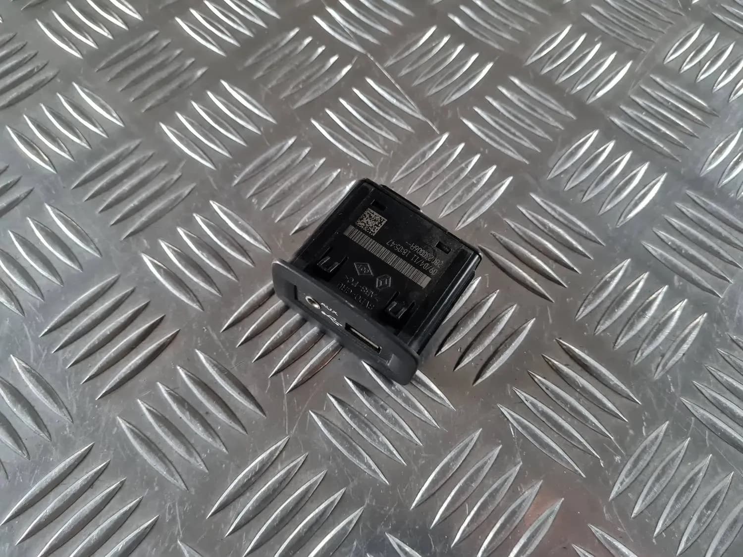 USB/AUX-adapterid RENAULT SCENIC III 2011 - foto 3