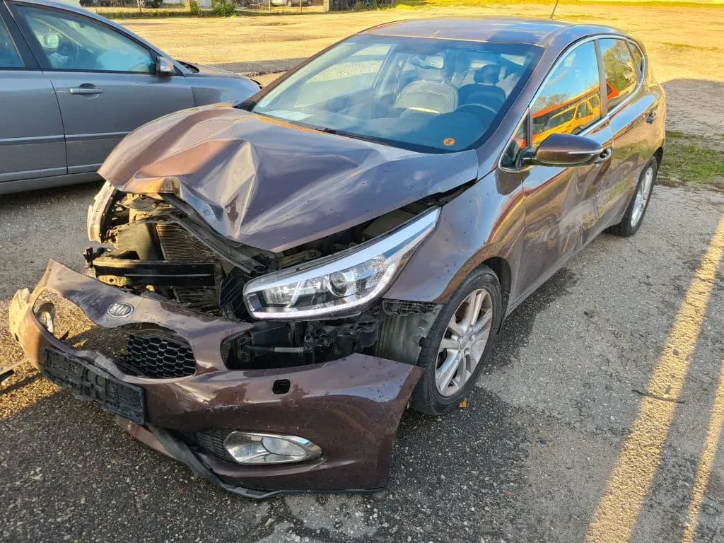 Lahtivõetud auto foto 3