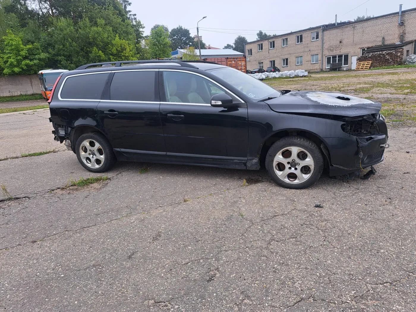 Lahtivõetud auto foto 4