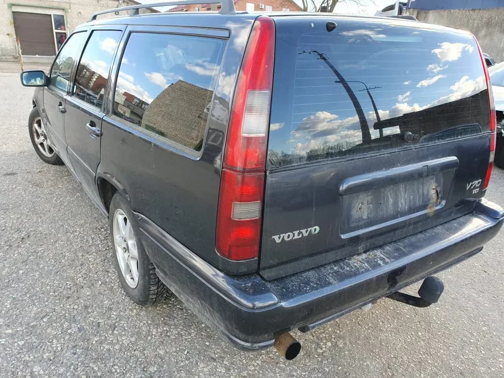 Lahtivõetud auto foto 2