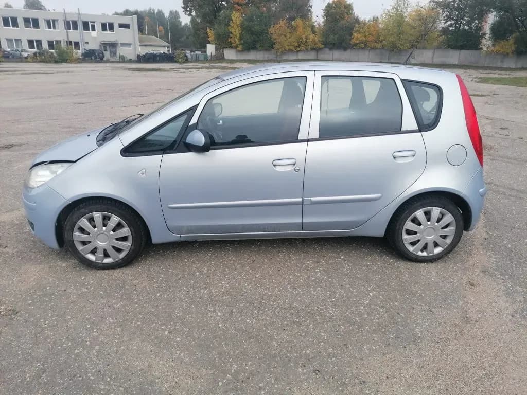 Lahtivõetud auto foto 4