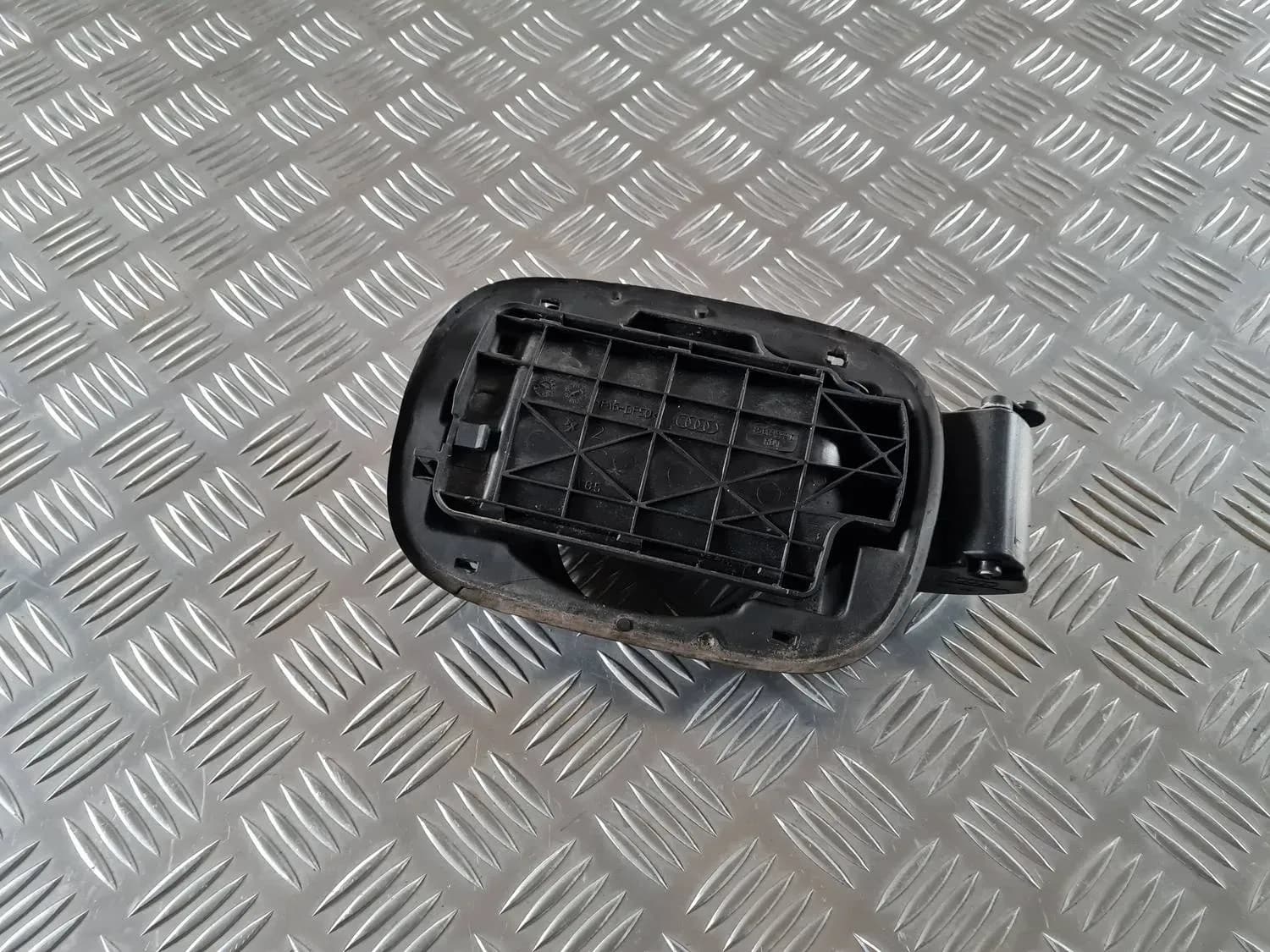 Kütusepaagi kork AUDI A6 2008 - foto 1