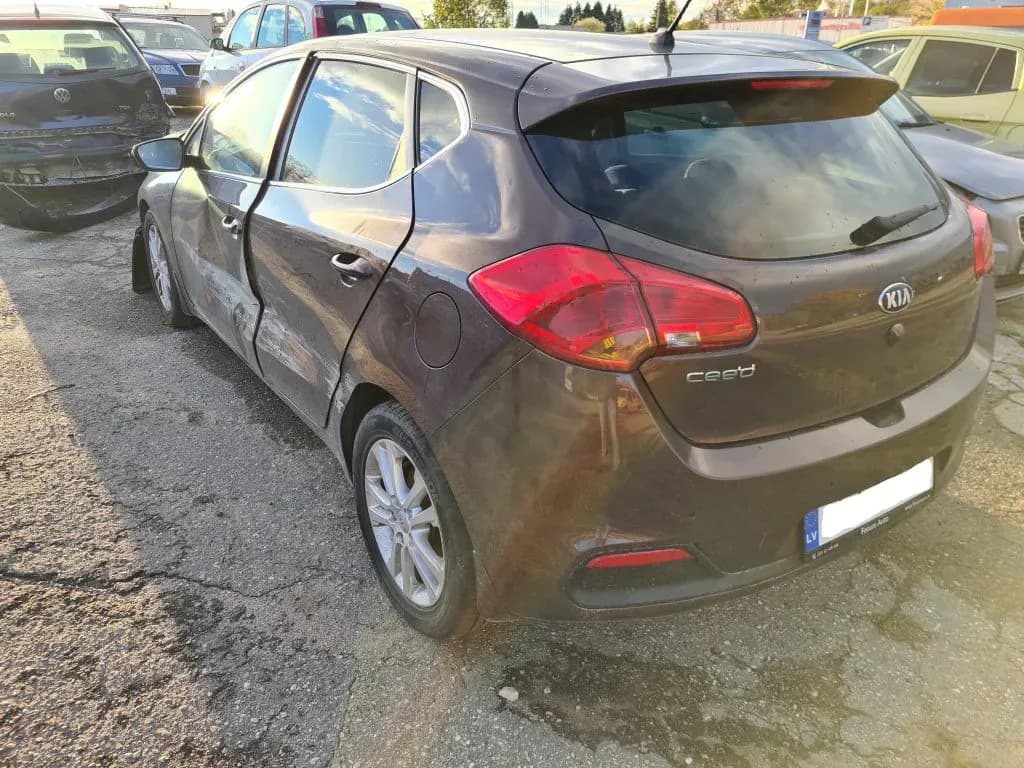 Lahtivõetud auto foto 2