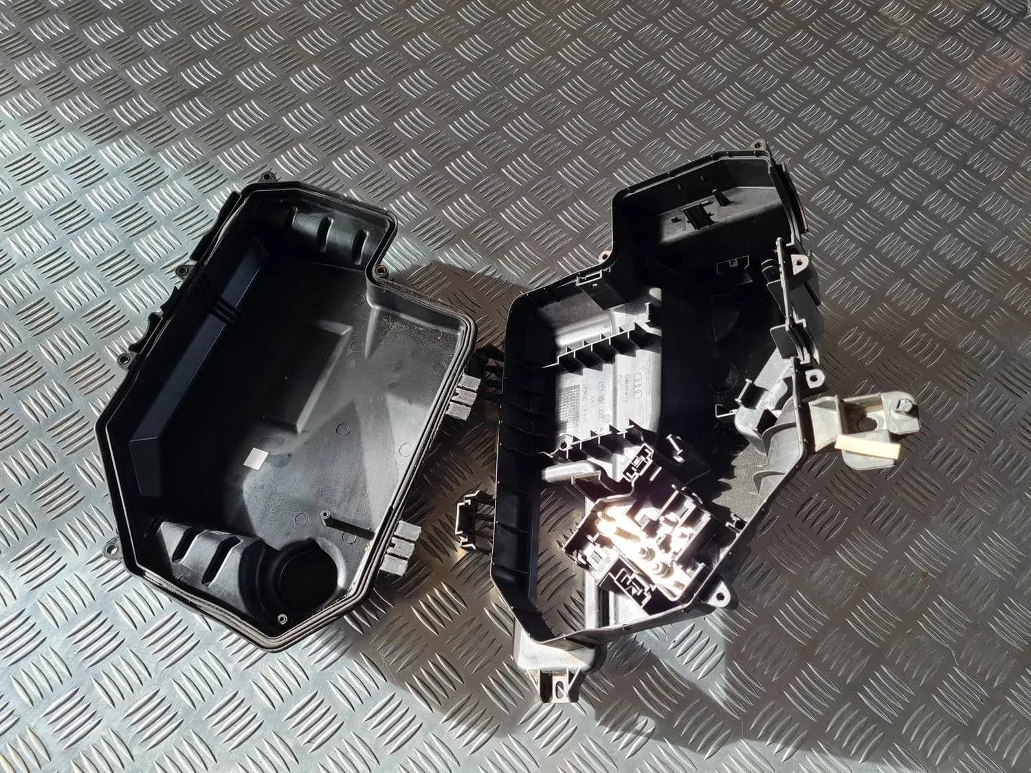 Kaitsekarbi korpus AUDI A6 2008 - foto 4