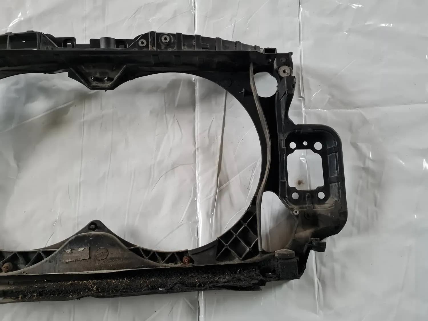 Esikülje radiaatori raam AUDI A6 2008 - foto 6