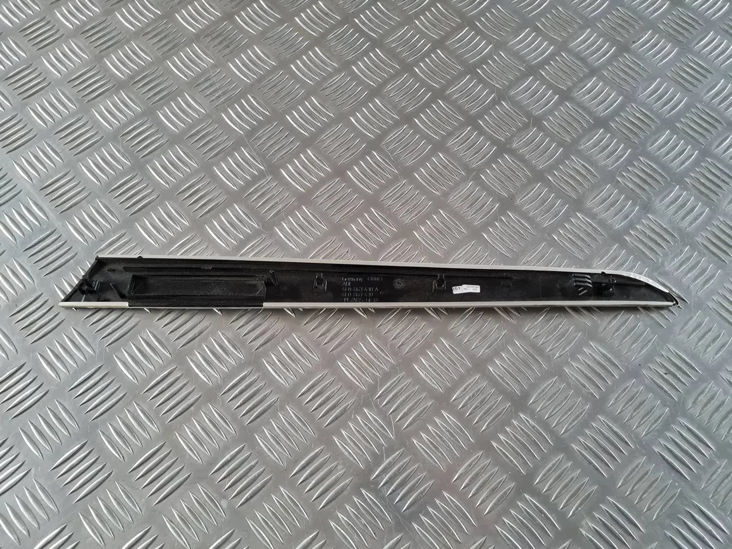 Ukse viimistluspaneelid AUDI A6 2008 - foto 4
