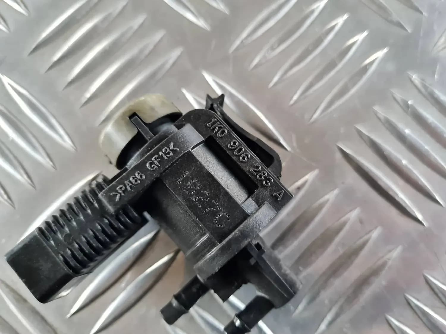 Vaakumklapi solenoid AUDI A6 2008 - foto 4