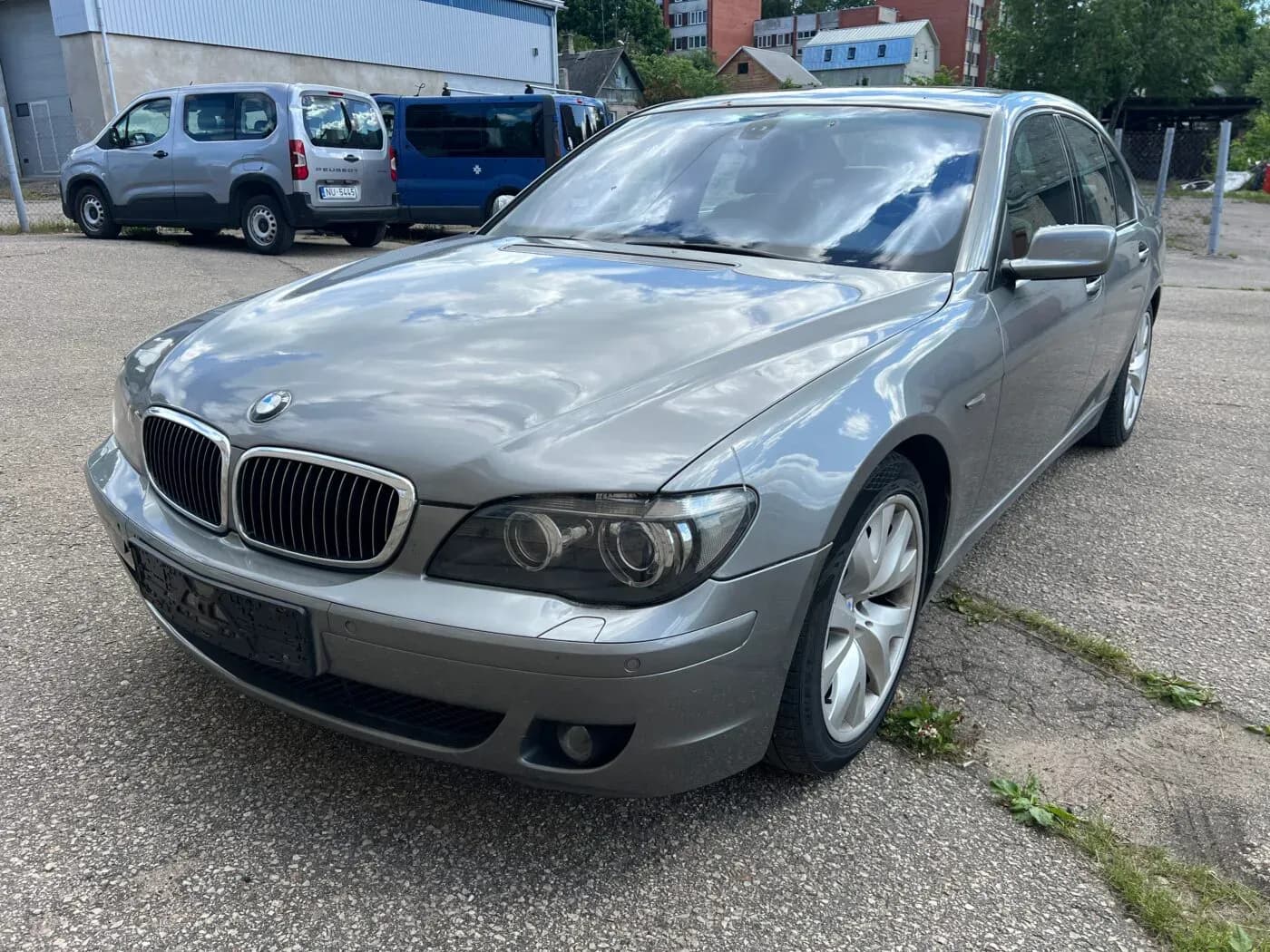 Lahtivõetud auto foto 3