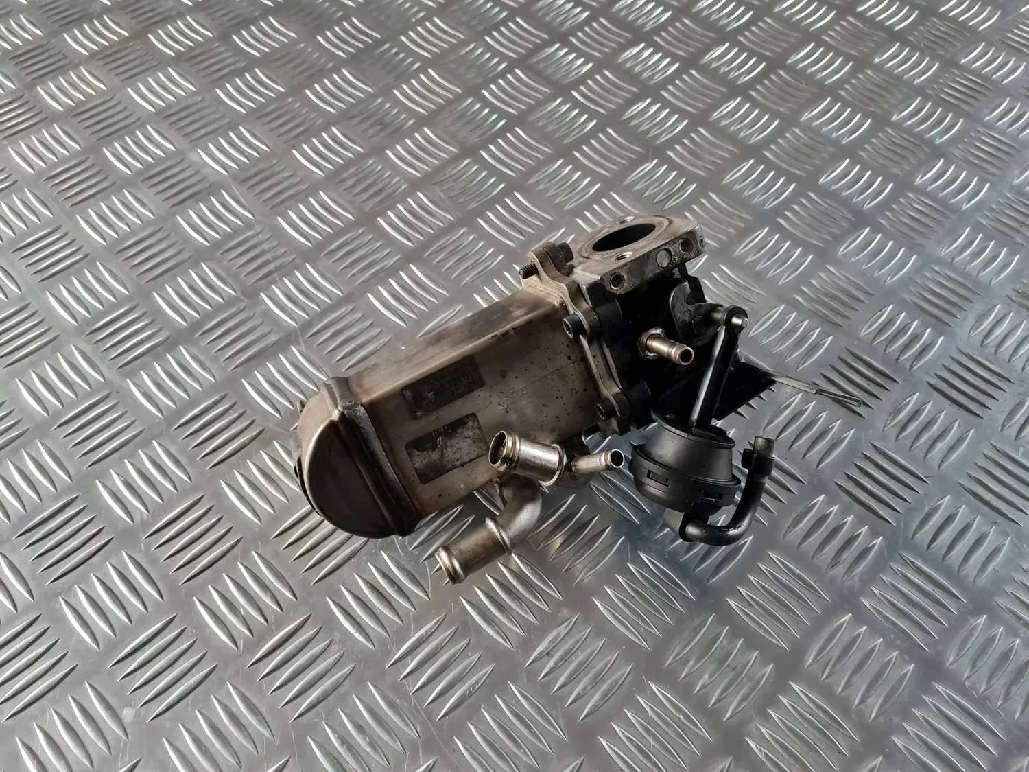 EGR-klapi jahuti AUDI A6 2008 - foto 1