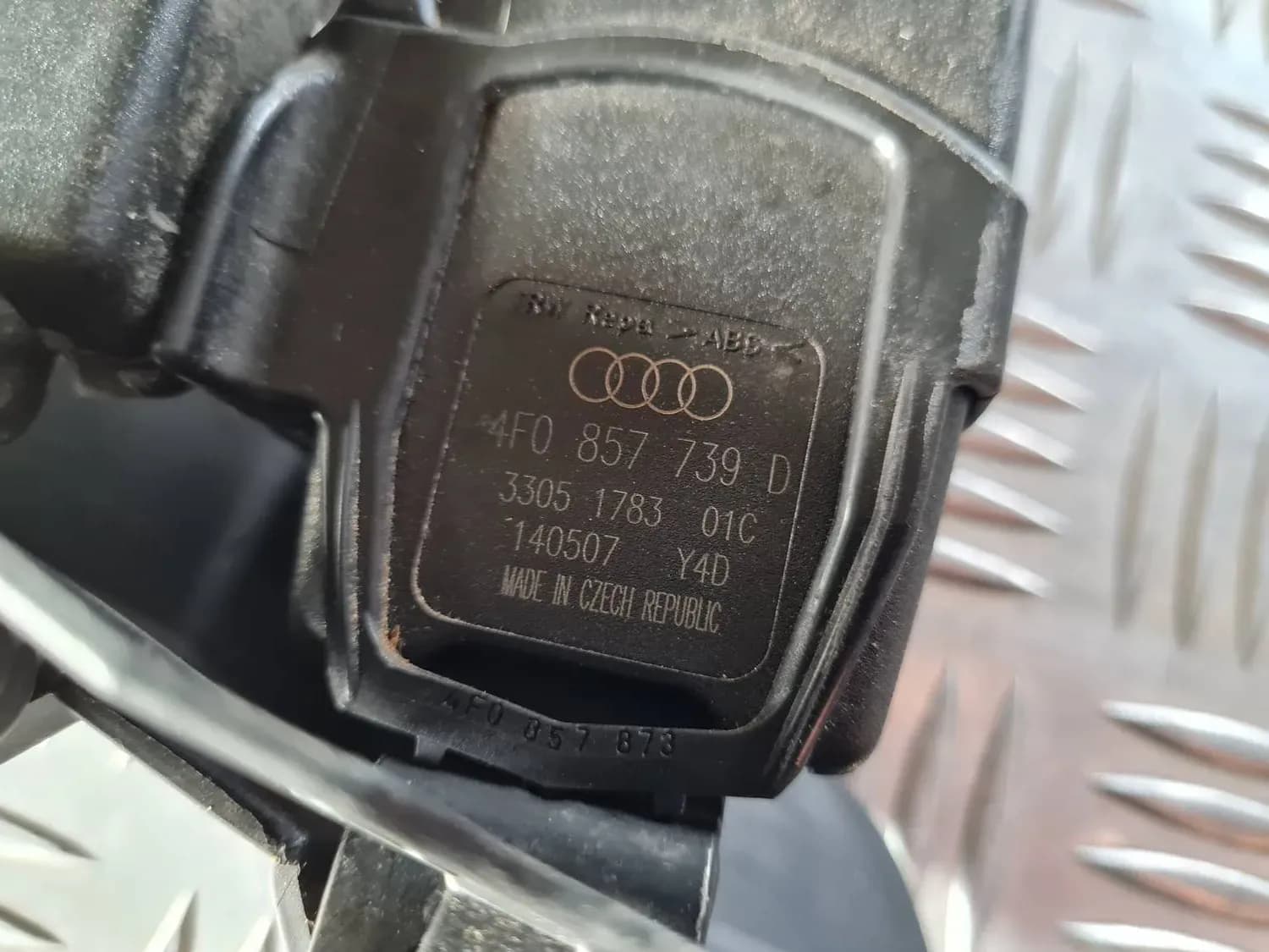 Topelt Pandlaga turvavöö tagaistmel AUDI A6 2008 - foto 4
