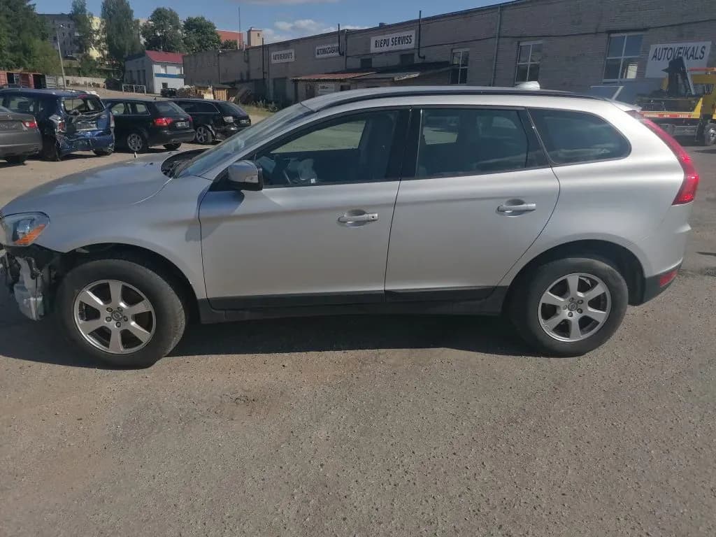 Lahtivõetud auto foto 1