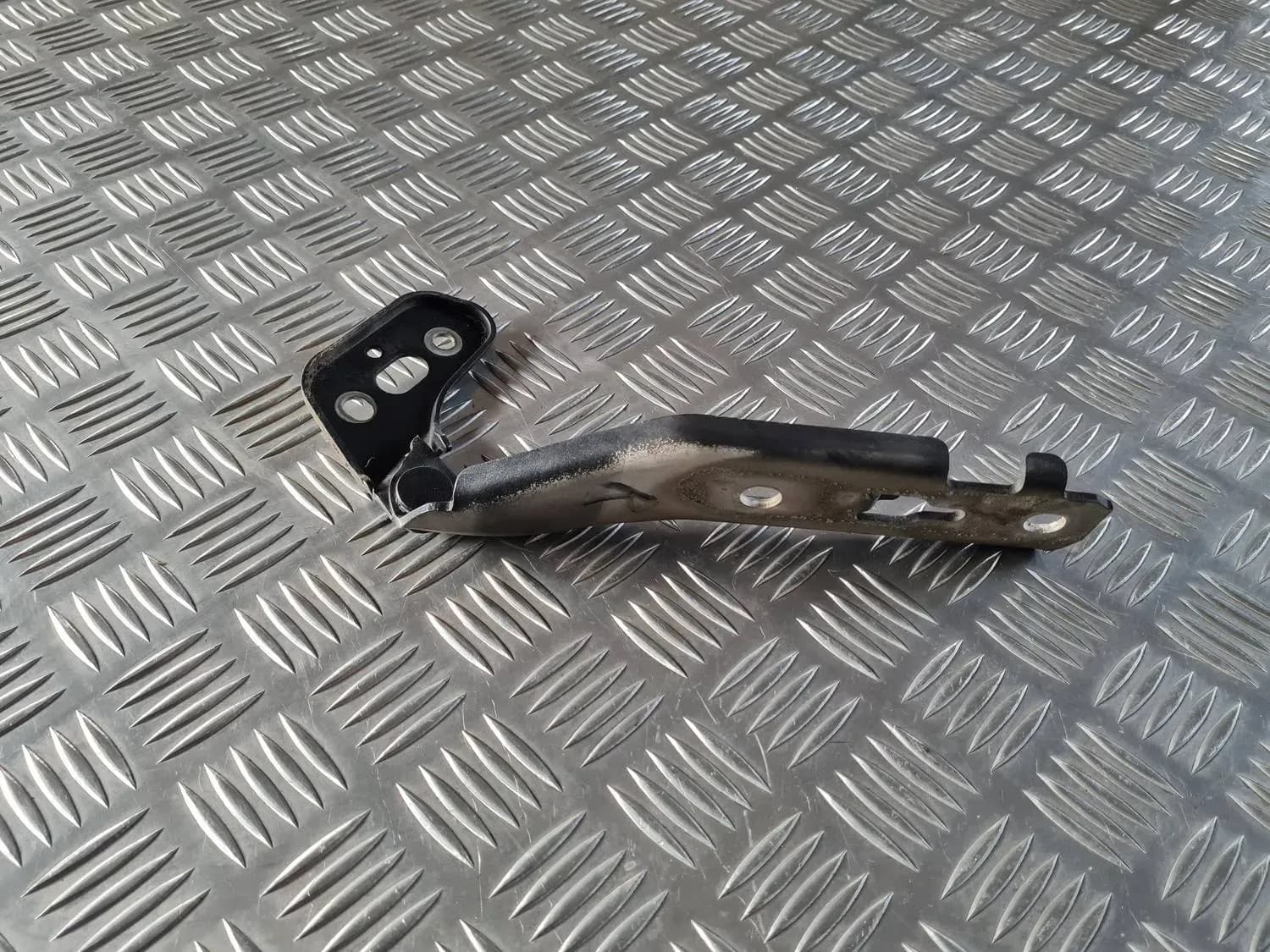Kapoti hinge, paremale AUDI A6 2008