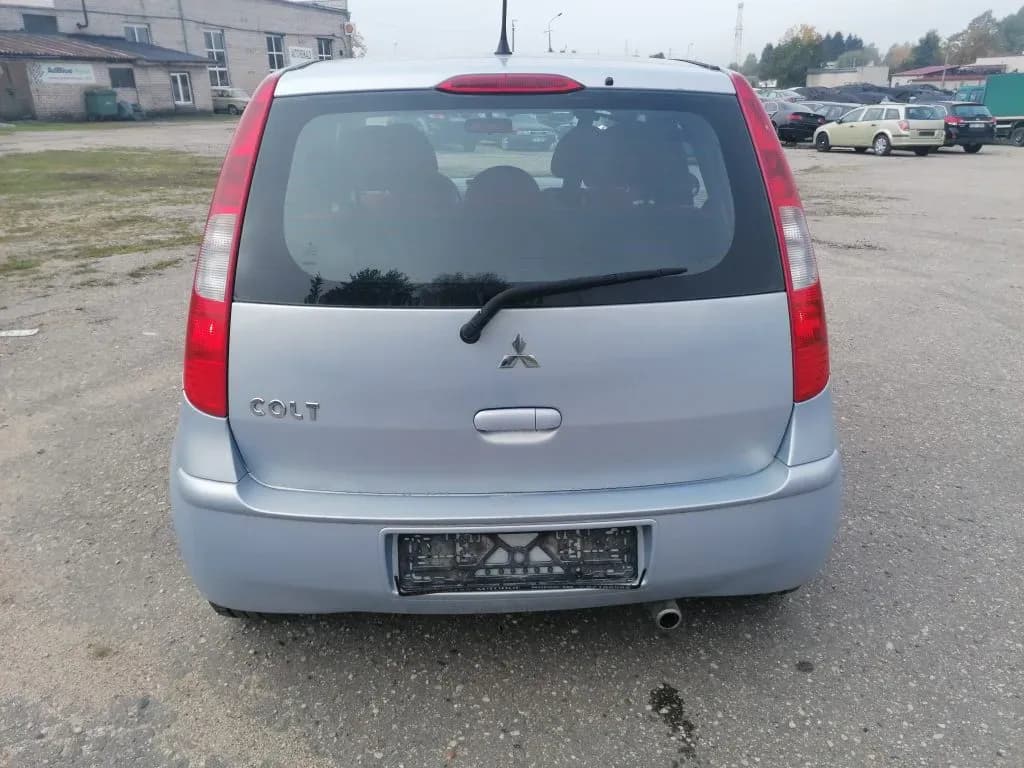 Lahtivõetud auto foto 2