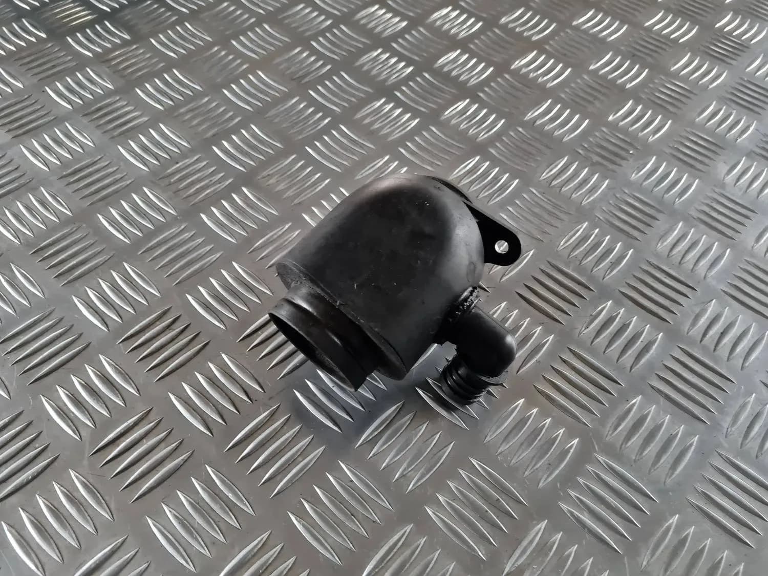 Õhufiltri resonaator AUDI A6 2008 - foto 1