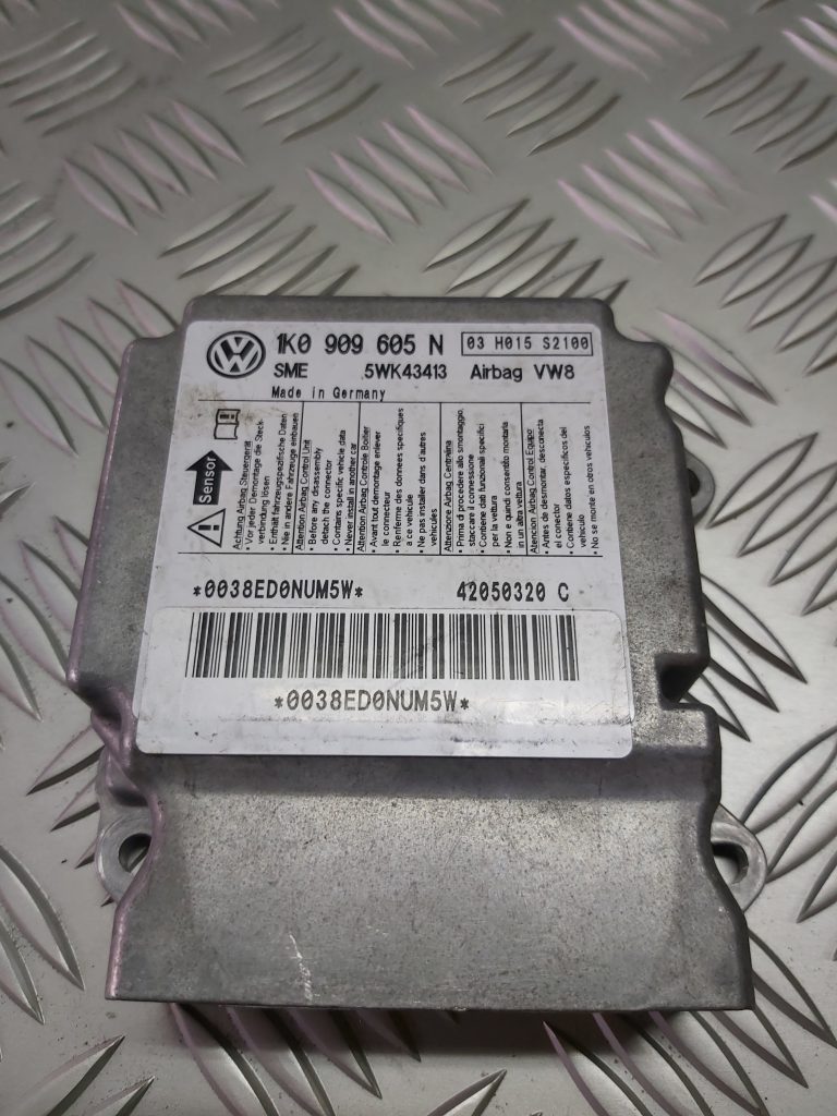 Drošības spilvena vadības bloks priekš VW GOLF 5 2006 1 Drošības spilvena vadības bloks priekš VW GOLF 5 2006