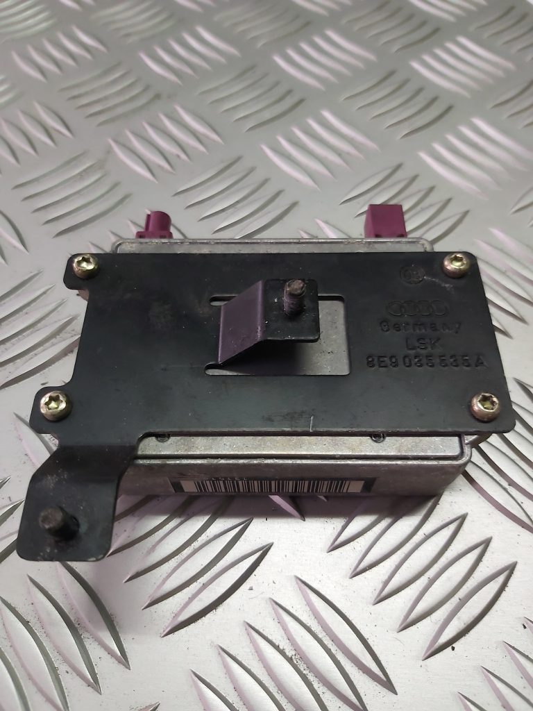 Antenas pastiprinātāja bloks priekš AUDI A4 AVANT 2004 2 Antenas pastiprinātāja bloks priekš AUDI A4 AVANT 2004