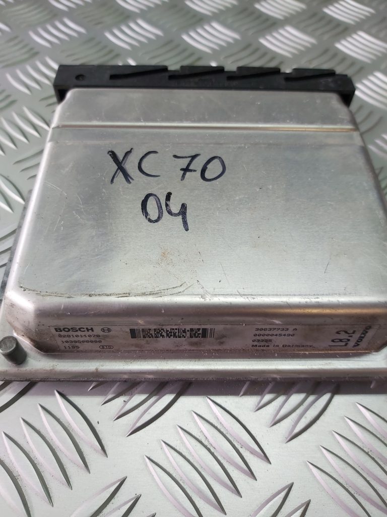 Dzinēja vadības bloks priekš VOLVO XC70 2004 1 Dzinēja vadības bloks priekš VOLVO XC70 2004