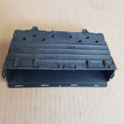 Mantu glabāšanas nodalījums centrā priekš BMW 520D E60 2006 ENG.